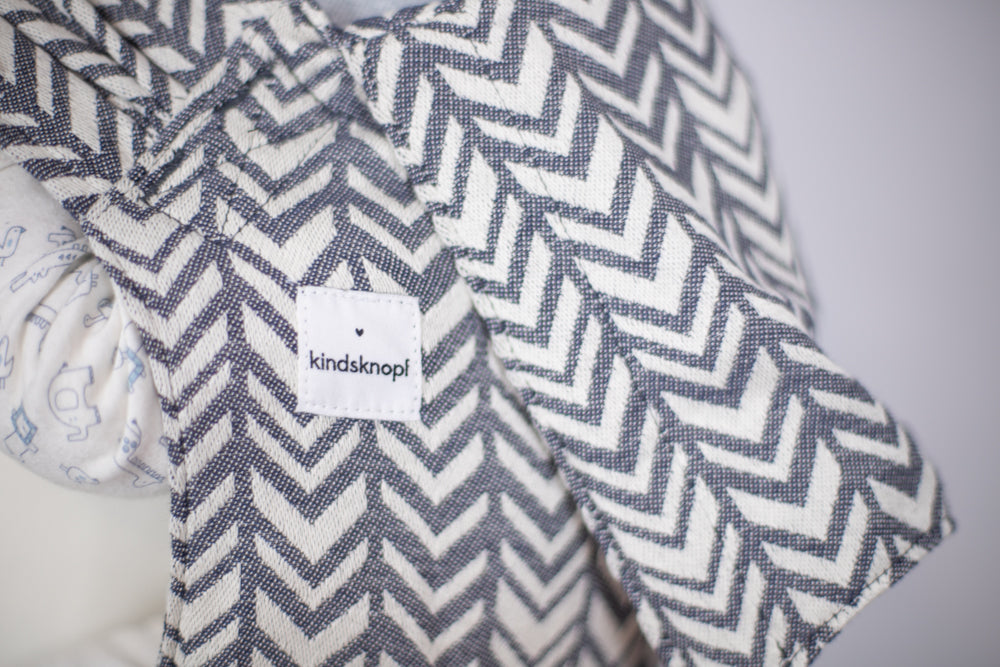 Tragehilfe EASY FLOW Halfbuckle Wrap Con - Arrows darkblue - Babysize