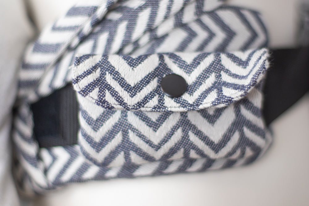 Tragehilfe EASY FLOW Halfbuckle Wrap Con - Arrows darkblue - Babysize