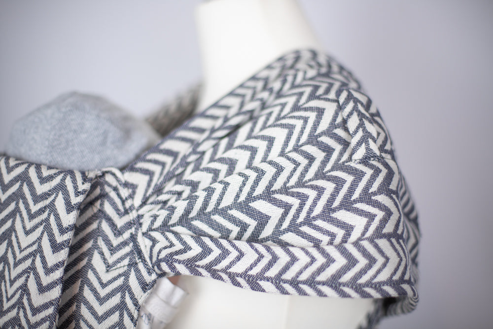 Tragehilfe EASY FLOW Halfbuckle Wrap Con - Arrows darkblue - Babysize